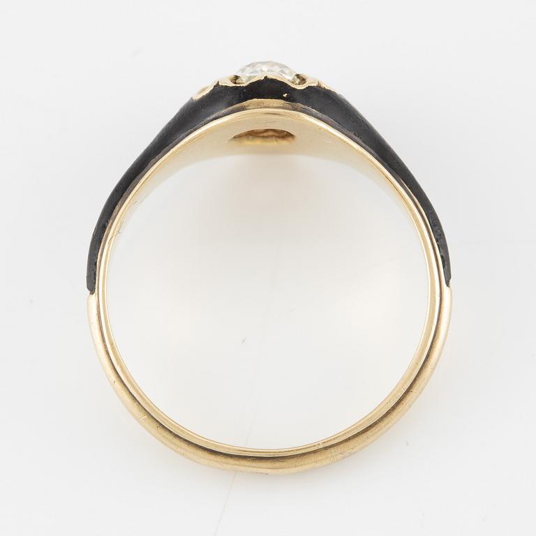 Ring 14K guld med emalj samt en gammalslipad diamant.