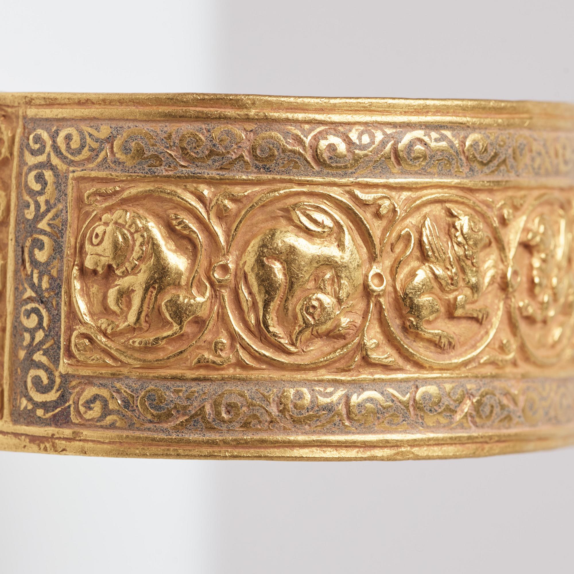 Armring, guld, möjligen Bysantinsk.