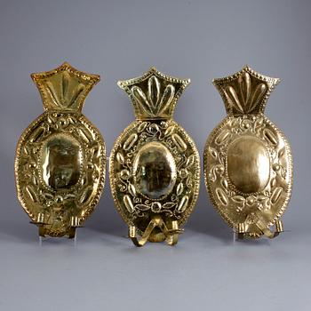 LJUSPLÅTAR, 3 st snarlika, mässing, barockstil, 1900-tal.