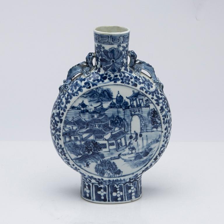 Pilgrimskrus, porslin. Qingdynastin, 1800-tal.