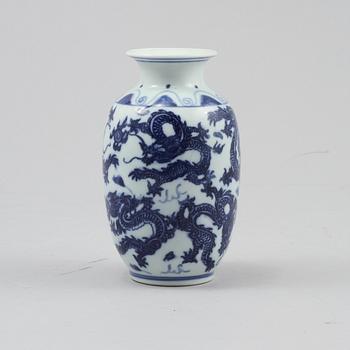 VAS, porslin, Kina, modern tillverkning.