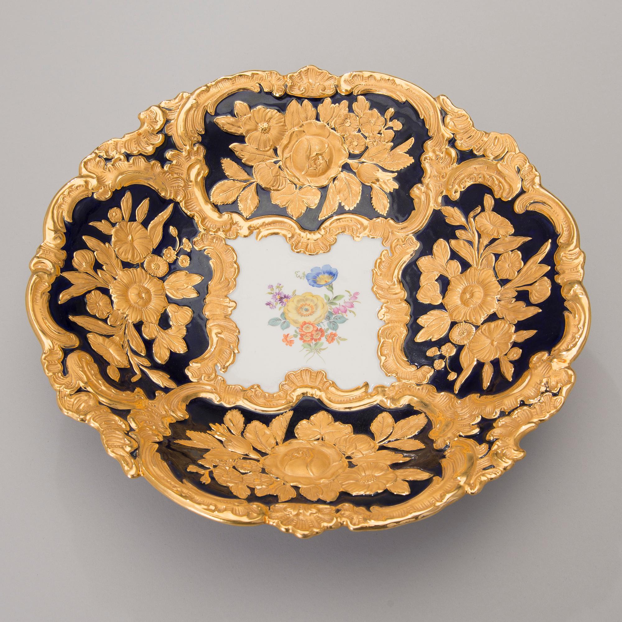 A Meissen porcelain bowl, 1934-1972.