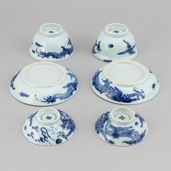 A pair of cups with covers and stand, Qing dynasty, 19th Century.