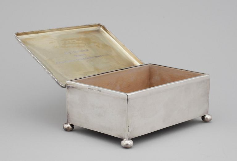 CIGARRSKRIN, silver, K. Andersson, Stockholm 1943. Ca 678 g.