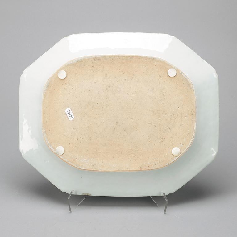 STEKFAT, porslin, Kina, Qing dynastin Qianlong (1735-96).