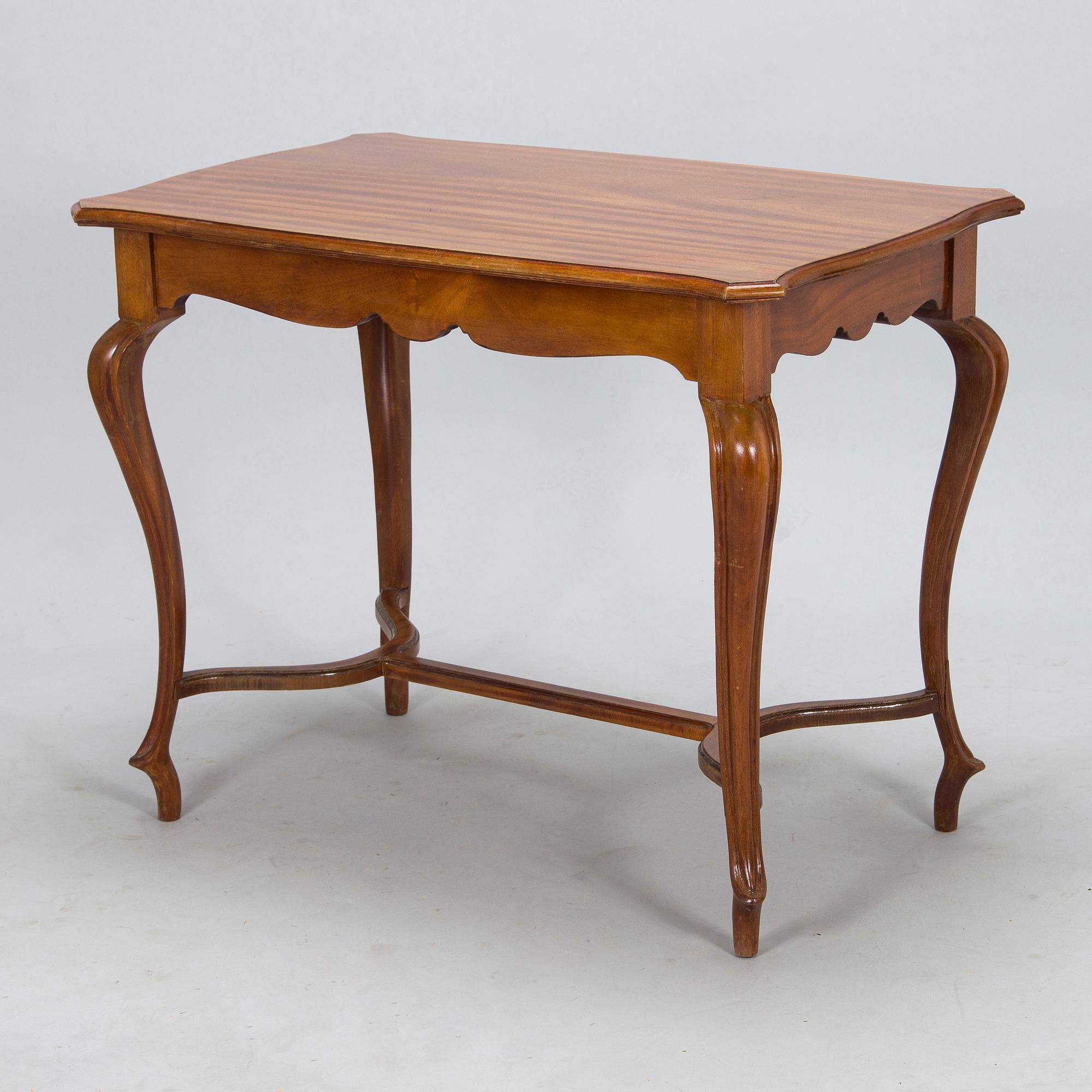 An eight piece Art Nouveau lounge suite in mahogany, Belgium/Netherlands, early 20th century.