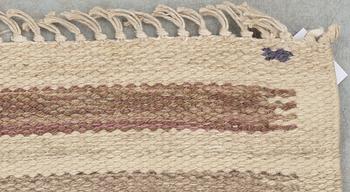 MATTA. "Åkerbär, ljus". Gobelängteknik. 199 x 125 cm. Signerad AB MMF BN.