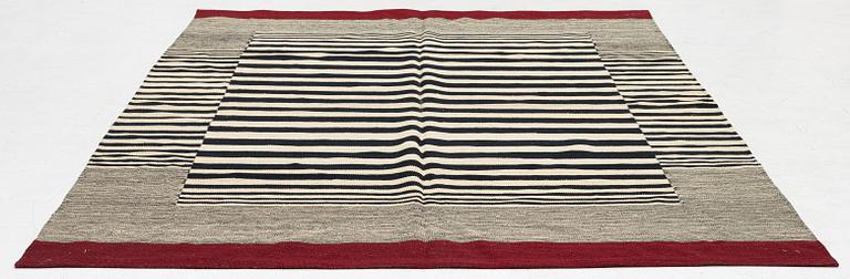 Matta, slätvävd, ca 235 x 175 cm.