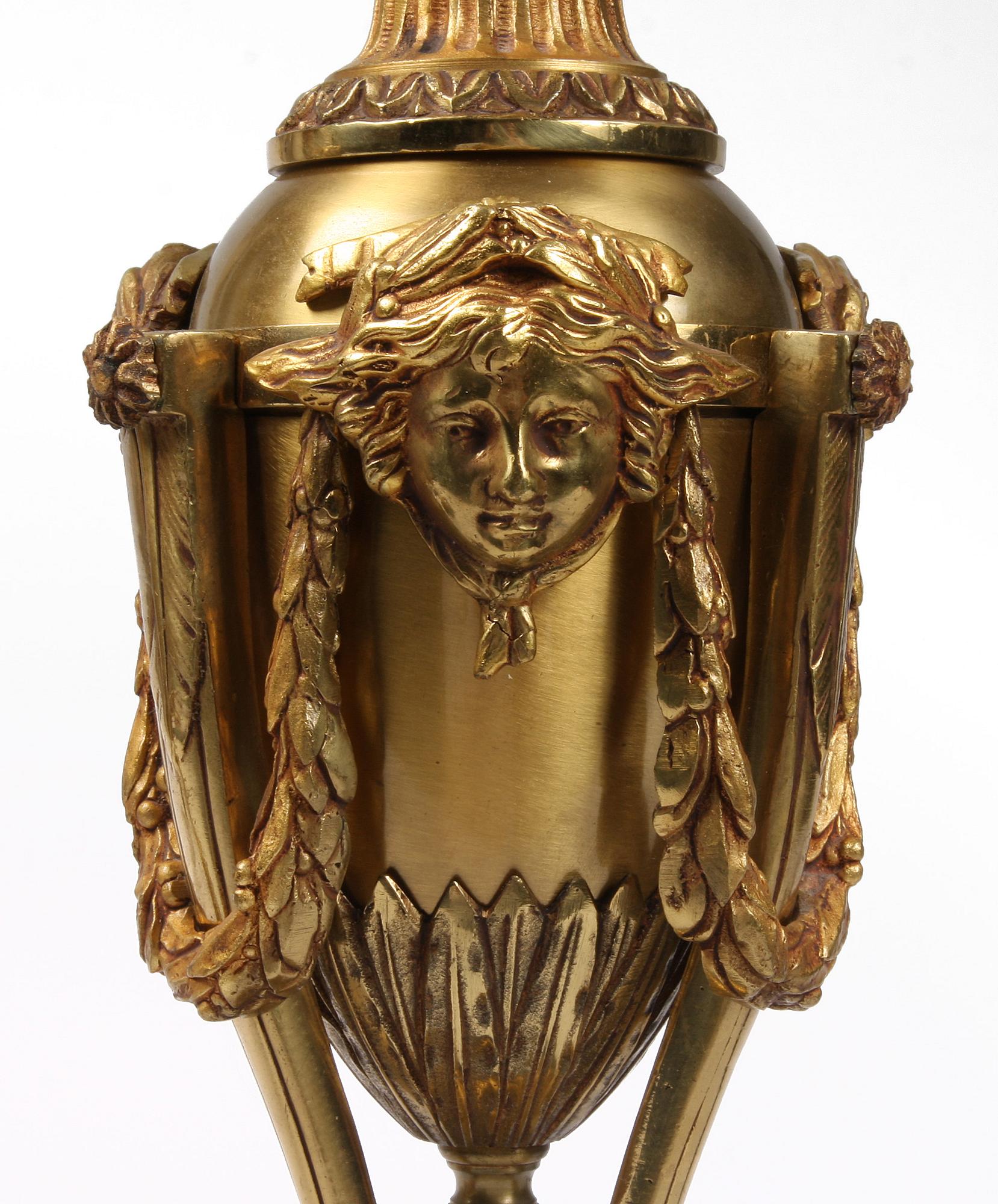 BORDSLAMPOR, ett par, empirstil, 1900-tal.