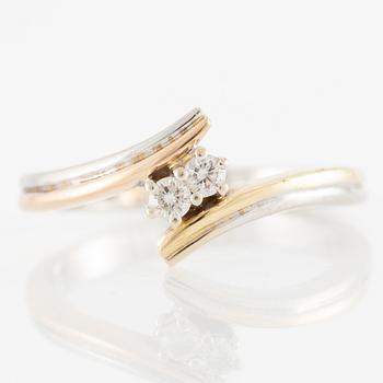 Ring in 14K gold and white gold set with two brilliant-cut diamonds.