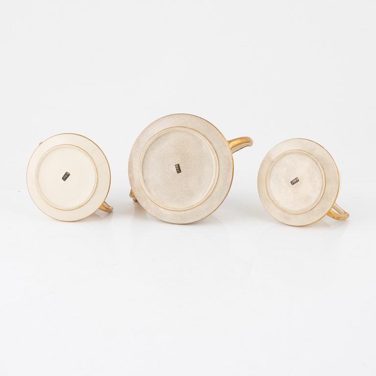 Schatull med servis, 15 delar, satsuma, signerad, Japan, sen Meiji (1868-1912).