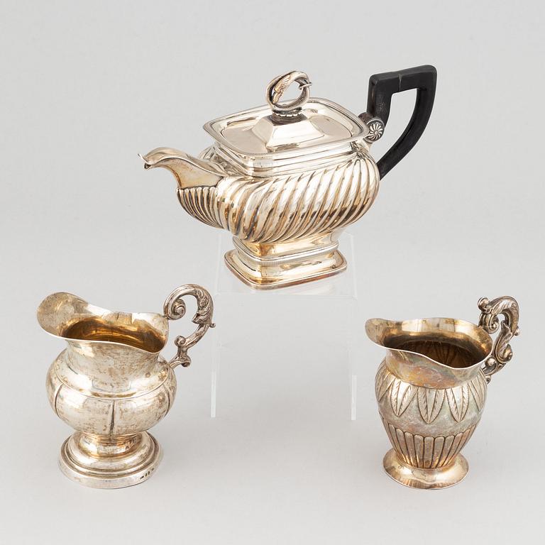 A mixed lot of two 19th century silver and parcel-gilt creamers and a coffee-pot.