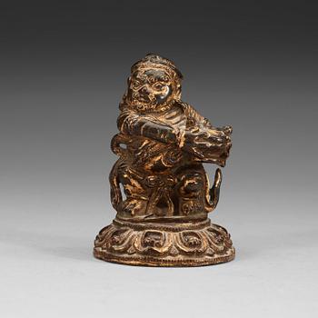 1321. VÄKTARE, förgylld brons. Qing dynastin (1644-1912).
