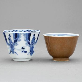 KOPPAR, 2 st, porslin, Kina Qingdynastin, 1700-tal.