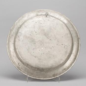 FAT, tenn, Gottlob Friedrich Bauman, Hudiksvall, otydlig årsstämpel, verksam 1789-1826/31.