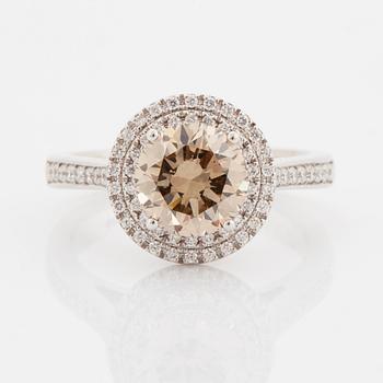 2,10 ct brilliant-cut natural fancy light-brown diamond ring, with IGI certificate.
