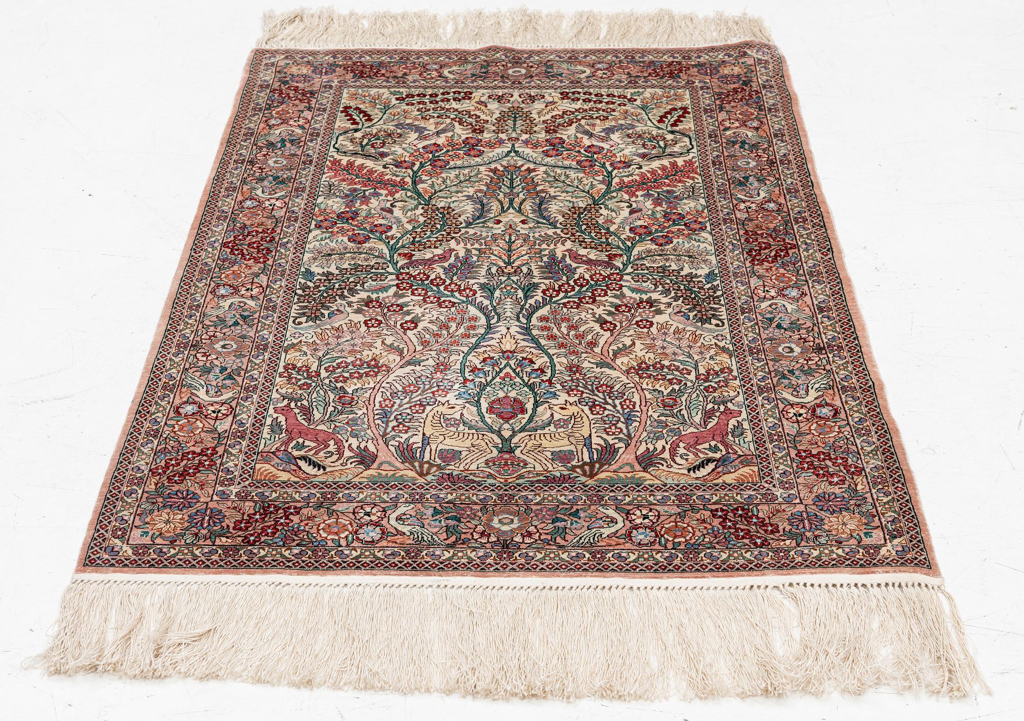 Rug, Hereke design, silk, approx. 122 x 77 cm.