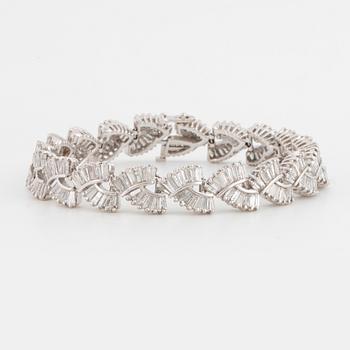 Tapered-cut diamond bracelet.