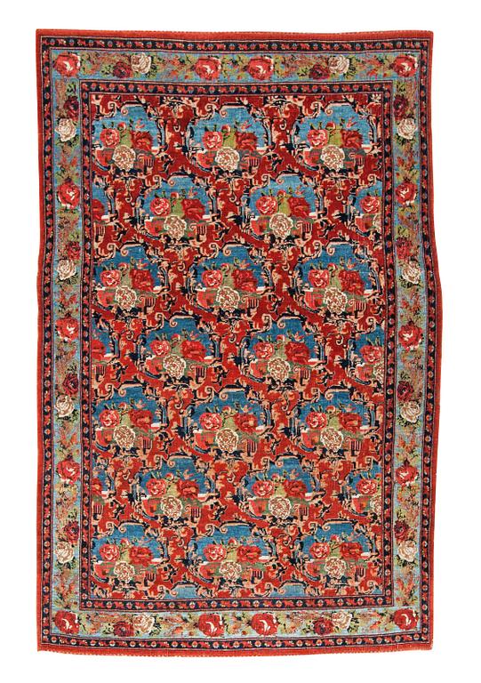 SEMI-ANTIQUE BIDJAR, A SO CALLED ROSE BIDJAR. 216,5 x 141,5 cm.