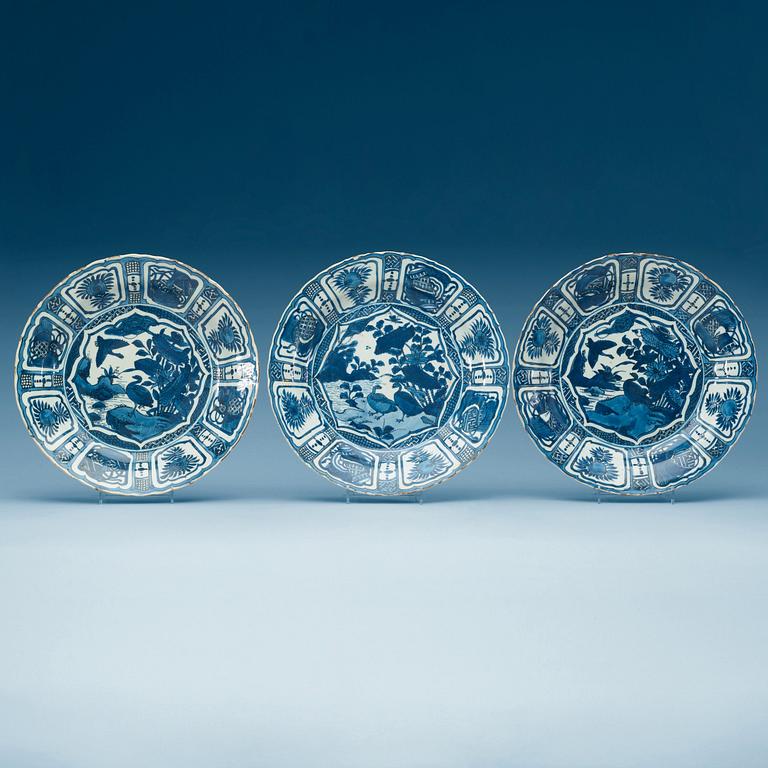 A set of three blue and white kraak dishes, Ming dynasty, Wanli (1572-1620).