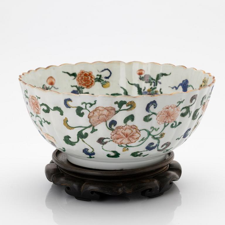 Bowl, porcelain, China, Qing dynasty, Qianlong (1736–95).