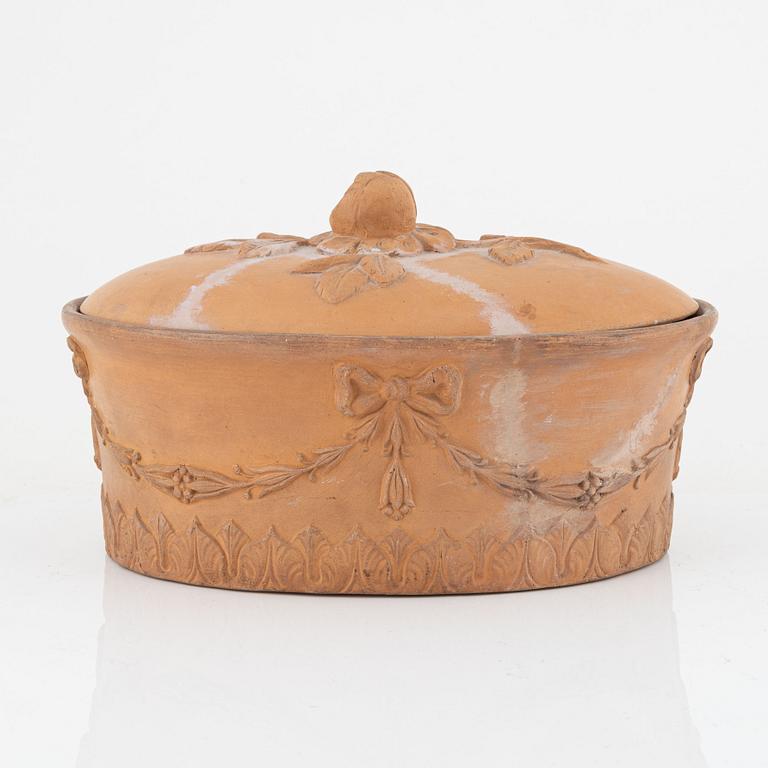 An earthenware pâté form, early 1800.