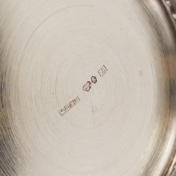 Bägare, 7 st, samt fat, 3 st, silver, 1900-tal, bl a Gustaf Janson CG Hallberg, Stockholm 1958.