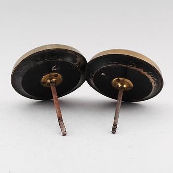 GARDINOMTAG, 1 par, mässing, trä och textil, 1800-tal.