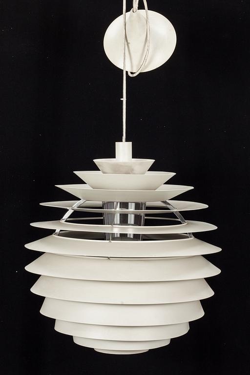 TAKLAMPA, "PH Globe", Poul Henningsen för Louis Poulsen. Höjd 60 cm.