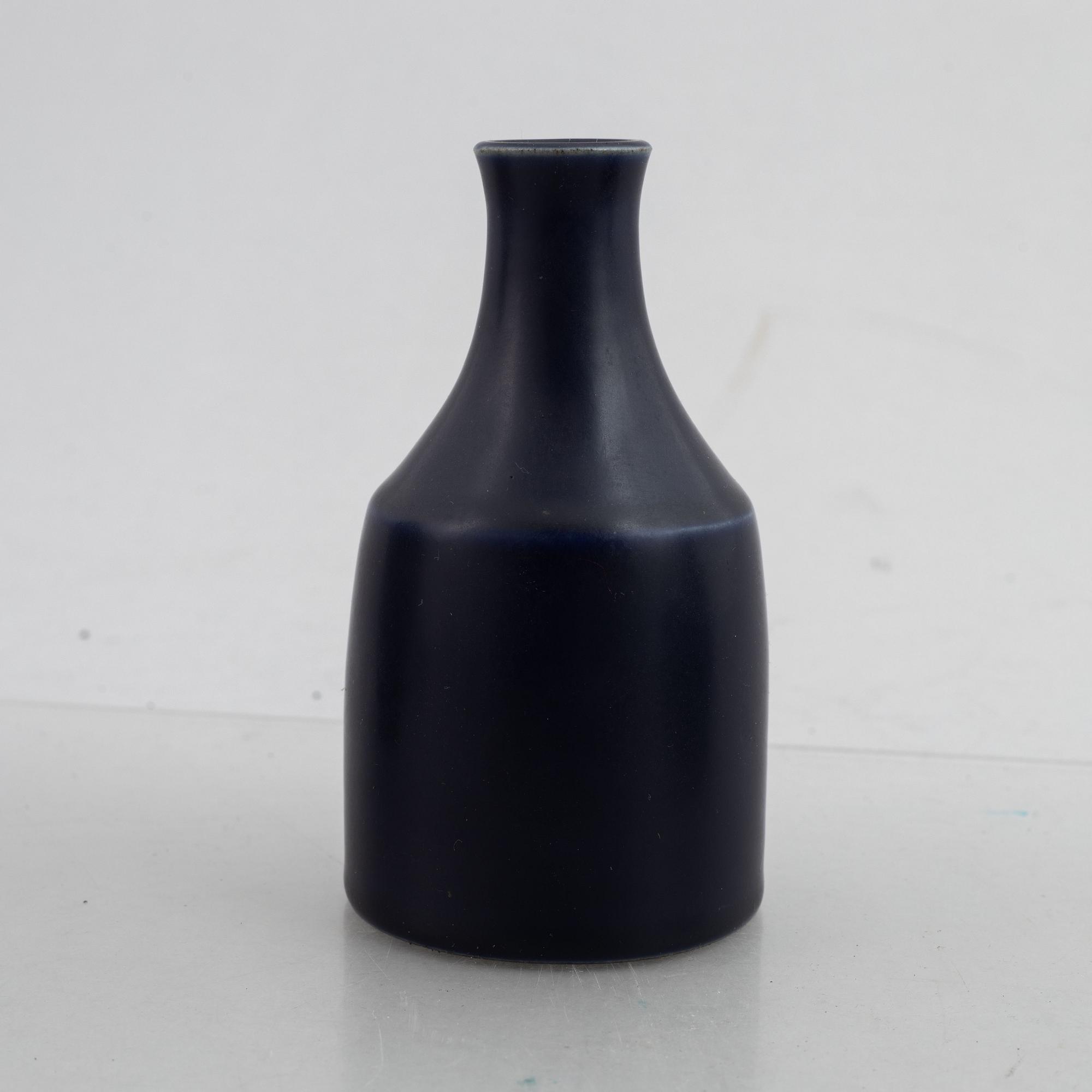 Erich & Ingrid Triller, a set of three stoneware vases, Tobo, Sweden.