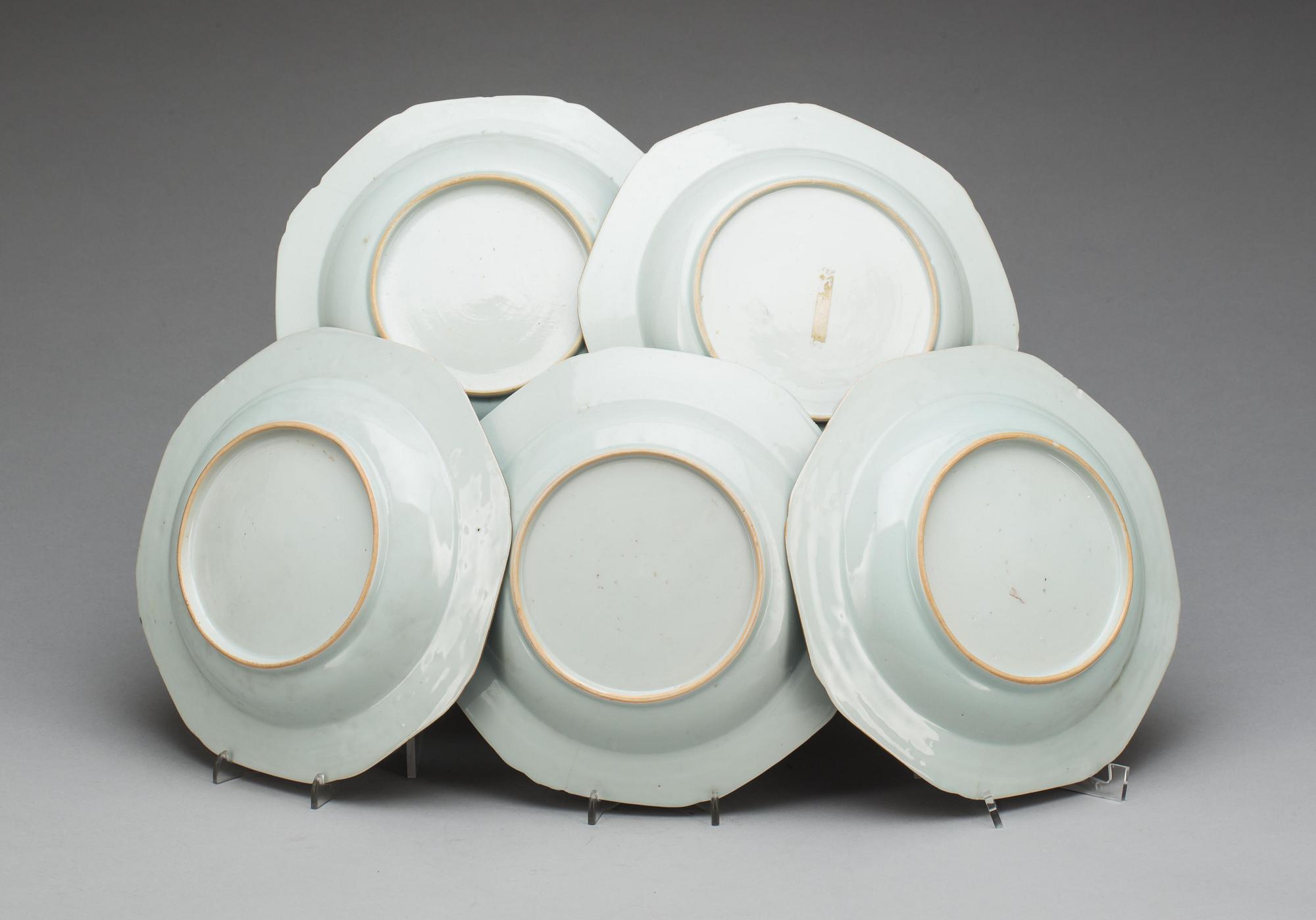 TALLRIKAR, 5 st, porslin, Kina, Qianlong (1736-95).
