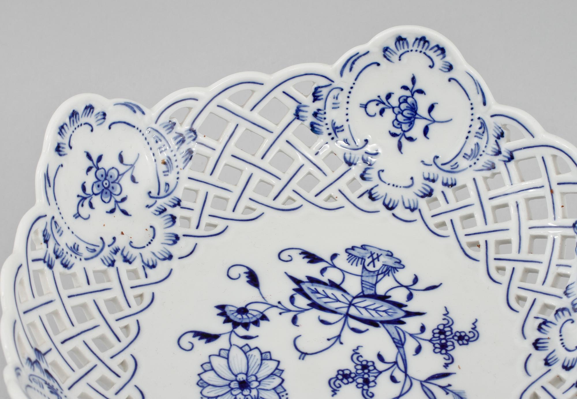 SERVISDELAR, 5 st, "Lökmönstret", Meissen, 1900-talets andra hälft.