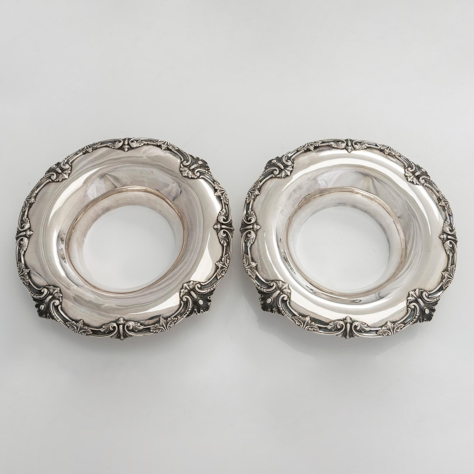 Carl Johan Tegelsten, A pair of Neo-Rococo silver champagne coolers/ vases, maker's mark of Carl Johan Tegelsten, Saint Petersburg 1849.