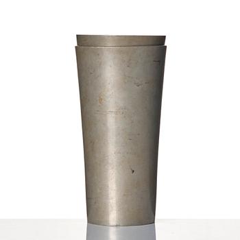 Björn Trägårdh, a pewter cocktail shaker model "A 2090", Firma Svenskt Tenn, Stockholm 1934.
