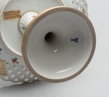 ETAGERE, porslin, Meissen, 1900-talets första hälft.
