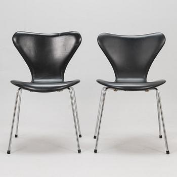 ARNE JACOBSEN, two "Sjuan" chairs for Fritz Hansen, Denmark, latter half of the 20th century.