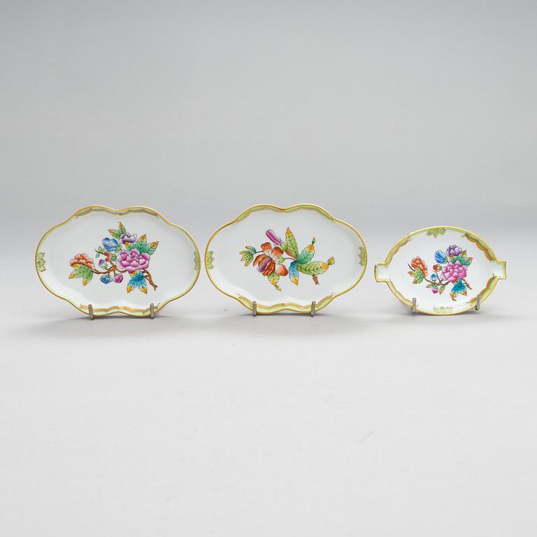A Herend Queen Victoria VBO porcelain coffee set and two trinket boxes, totally 19 pieces, Hungary.