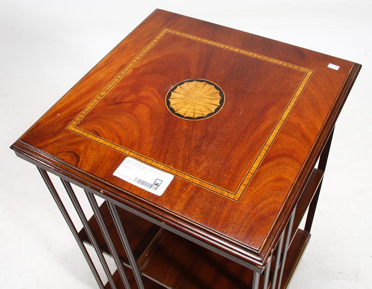 BOKSNURRA. Engelsk stil, 1900-talets andra hälft.