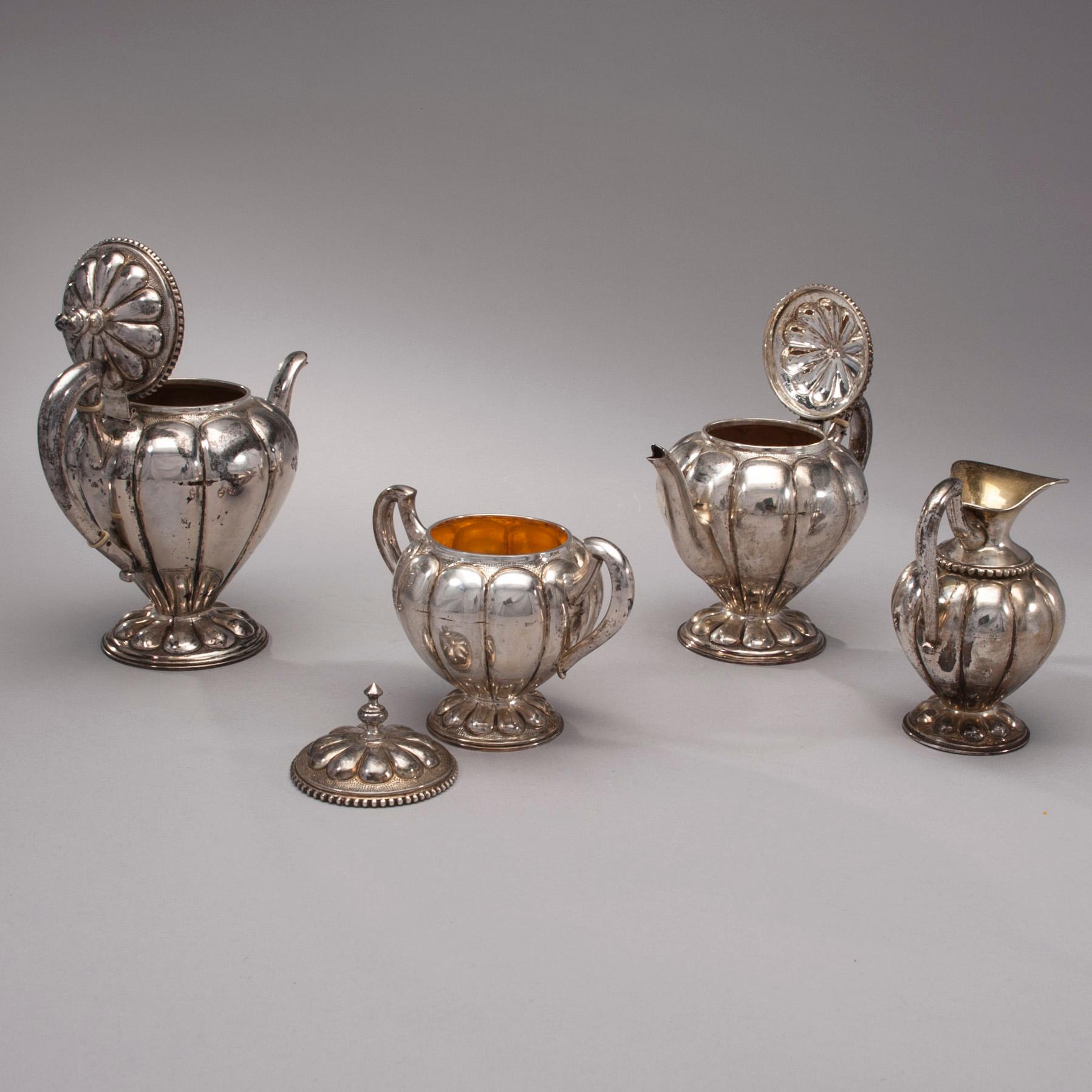 TESERVIS, 4 delar, silver, utländska stämplar, 1900-talets första hälft. Totalvikt 1702 g.