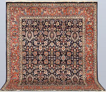 Matta, Sarouk, part silk, signerad, ca 240 x 208 cm.