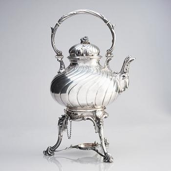 Gustaf Möllenborg (Carl Teodor Feron), tekanna på rechaud, silver, Stockholm 1885. Nyrokoko.