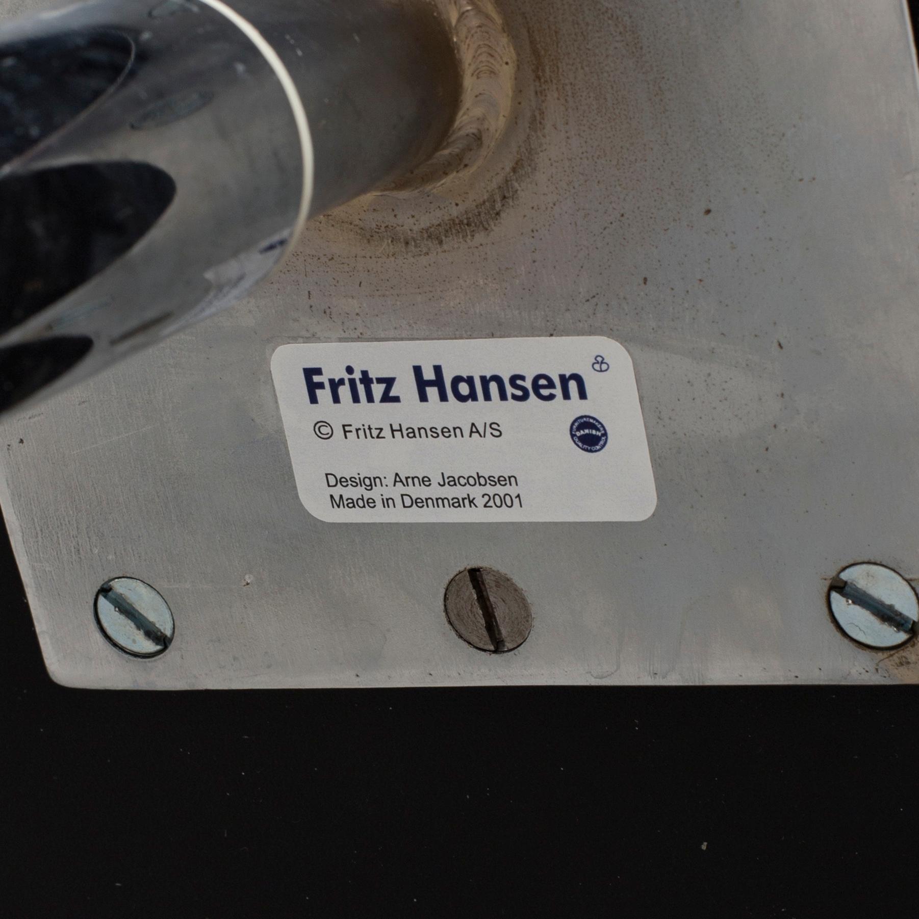 ARNE JACOBSEN, fåtölj, "Svanen", för Fritz Hansen 2001.