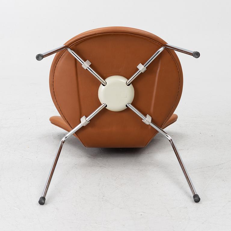 Arne Jacobsen, Four 'Series 7' chairs, Fritz Hansen, Denmark.