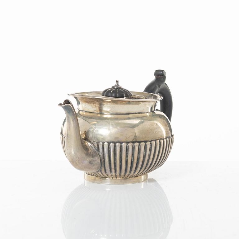 An English silver teapot, mark of Richard Pearce & George Burrows, London 1834.