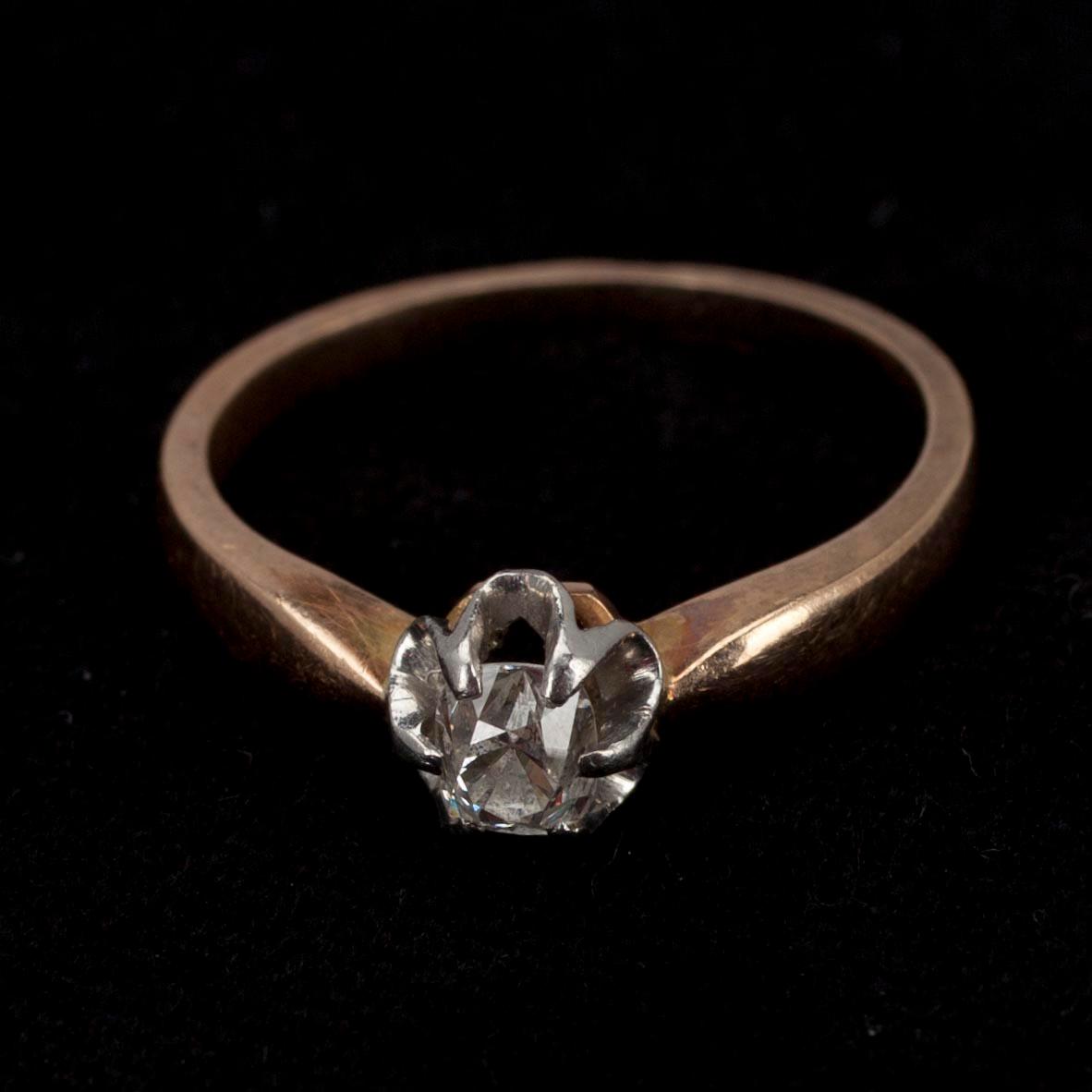 RING, guld 14K med diamant. Neuvostoliittolaiset leimat 1954-1958. Paino n. 2,6 g.