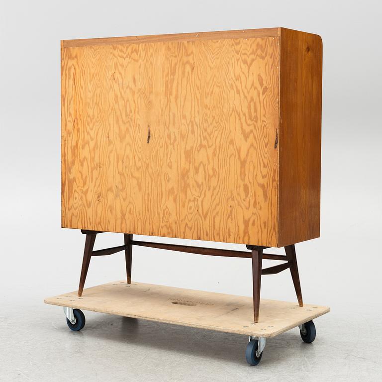 A 1950's cabinet.