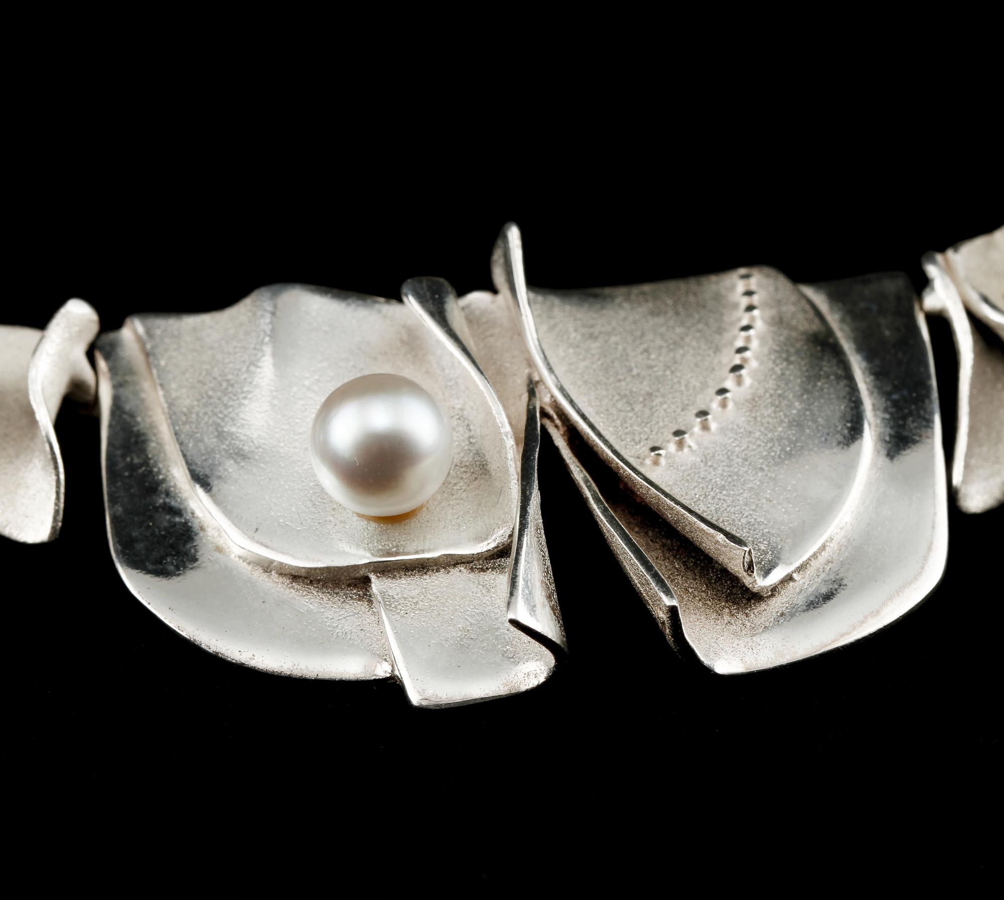 GARNITYR, 2 delar, sterlingsilver med odlad pärla, Lapponia, 1988. Vikt 60 g.