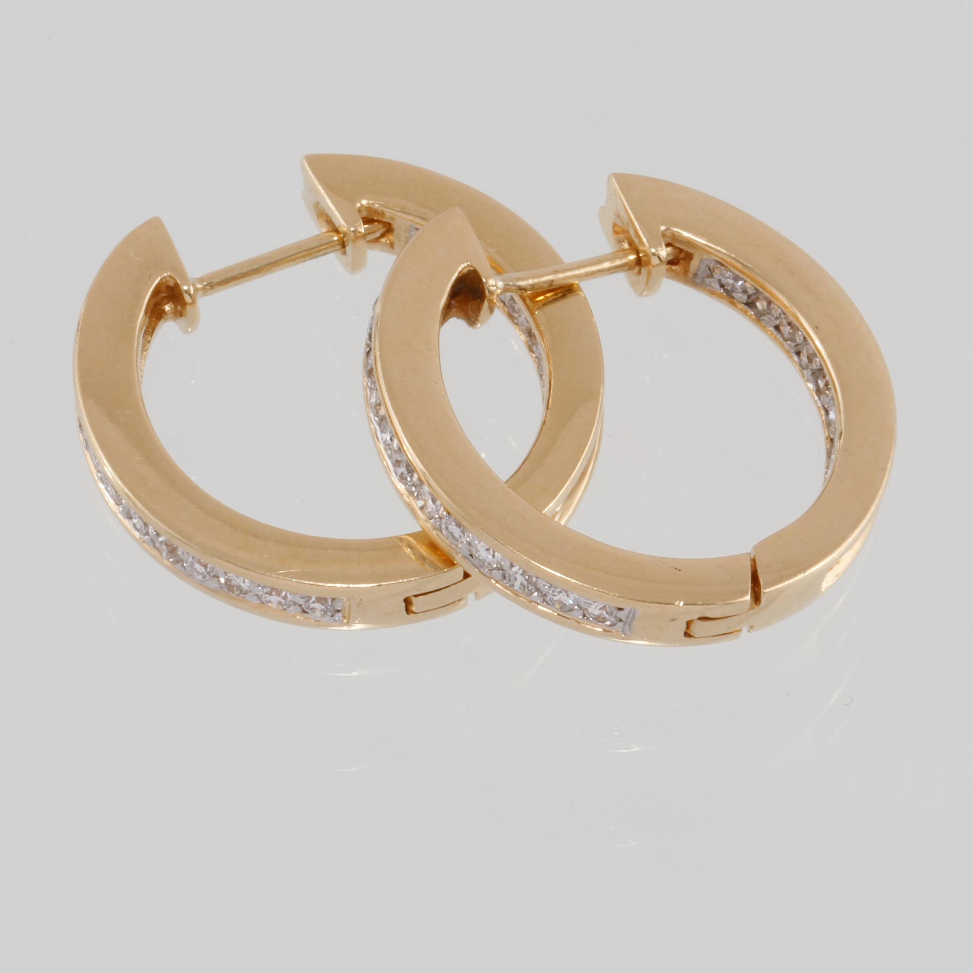 ÖRHÄNGEN, 18K guld med briljantslipade diamanter ca 2.00 ct, Manuel, Stockholm. Vikt 11,3 gram.