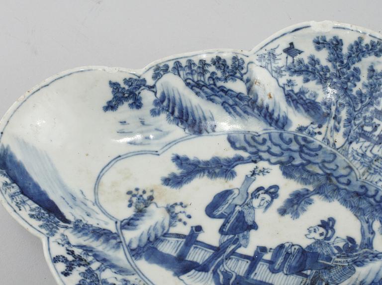 FAT PÅ FOT, 2 st, porslin, Kina, 1800/1900-tal.