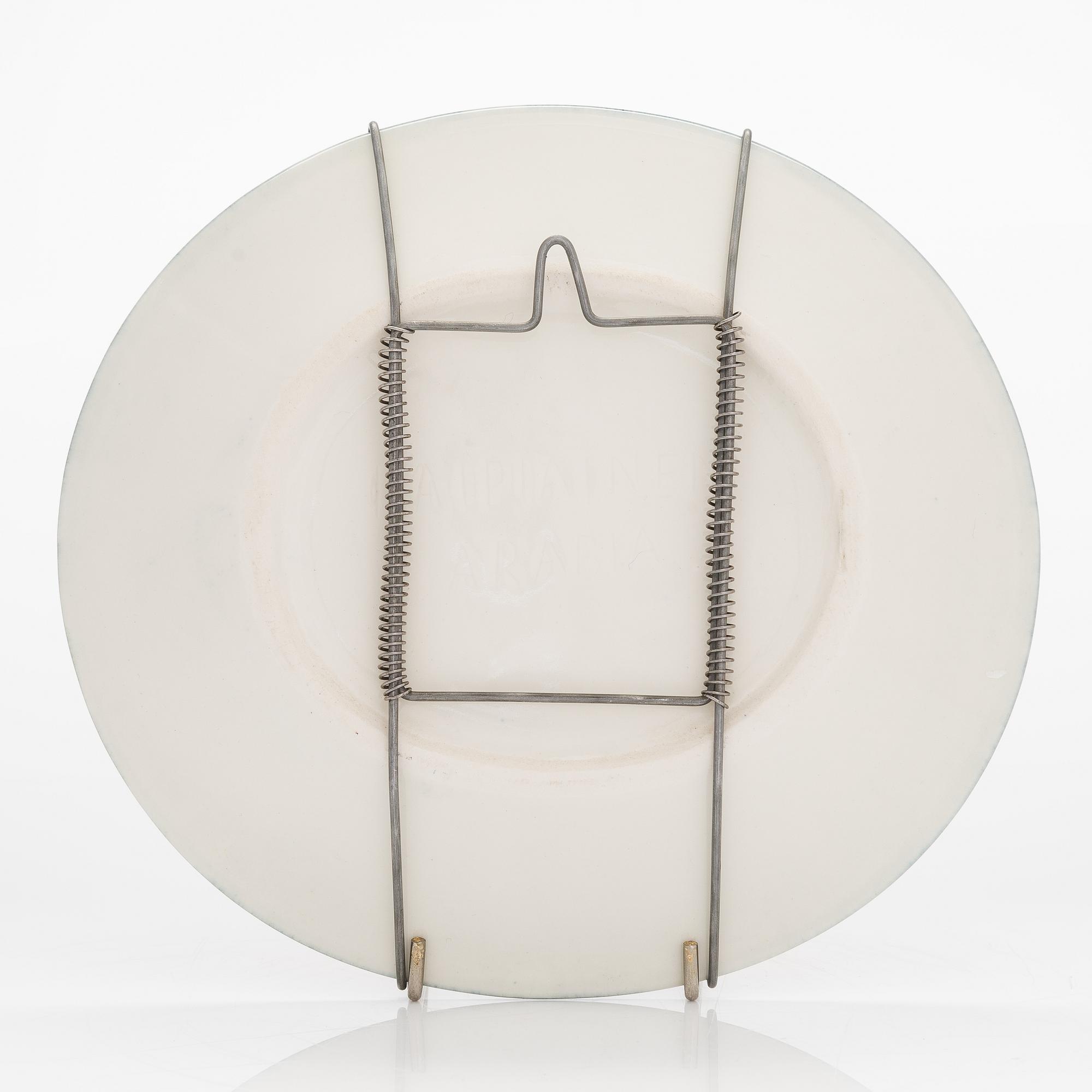 Birger Kaipiainen,  a decorative stoneware plate, signed Birger Kaipiainen, Arabia.